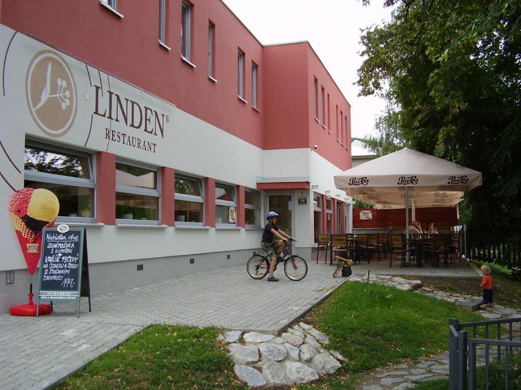 Linden Restaurant&Pension Brno Extérieur photo