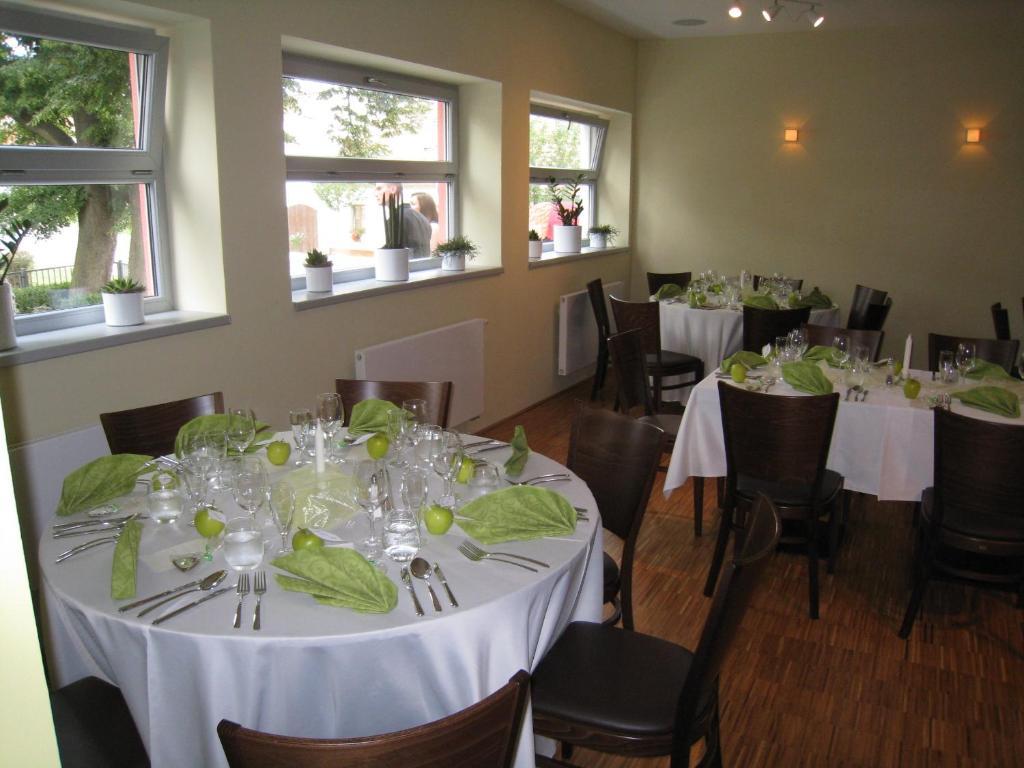 Linden Restaurant&Pension Brno Extérieur photo