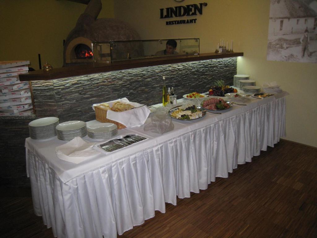 Linden Restaurant&Pension Brno Extérieur photo