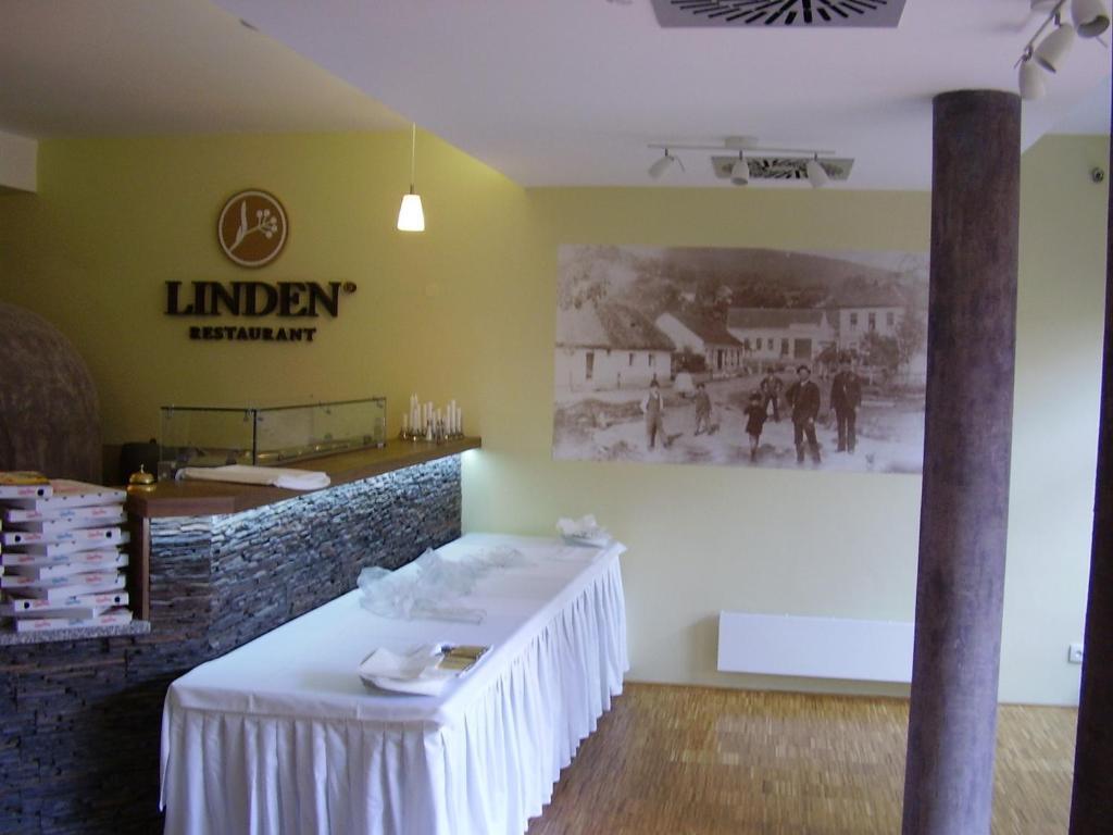 Linden Restaurant&Pension Brno Extérieur photo